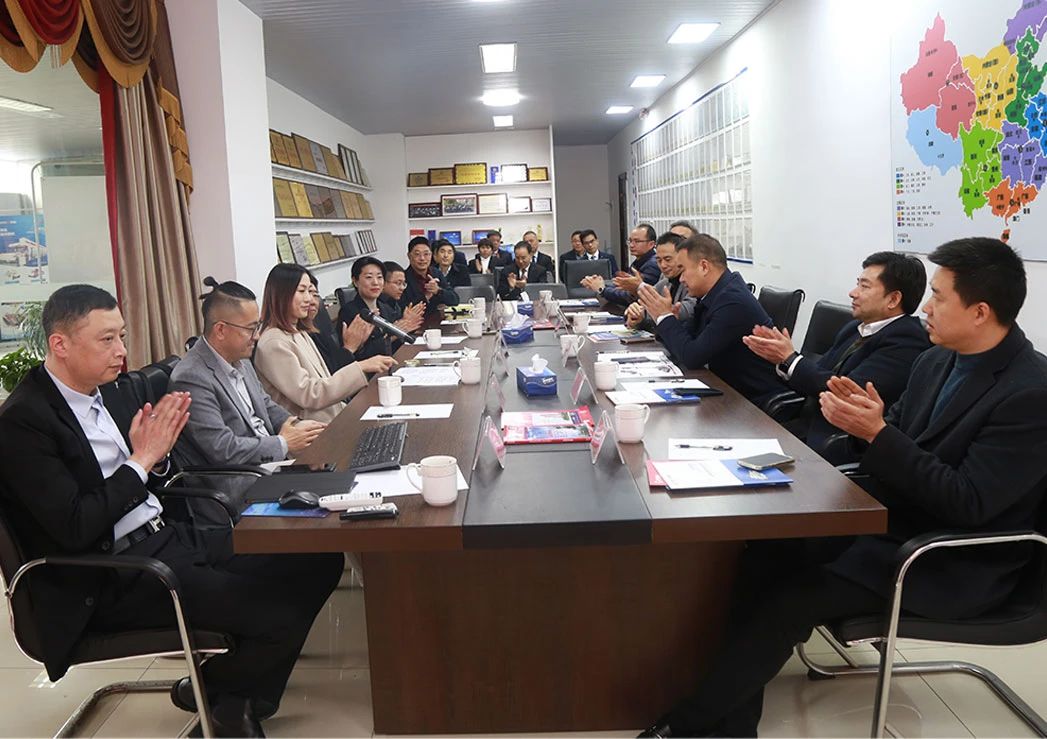 De ondertekeningsceremonie van de sponsorovereenkomst voor notering op NASDAQ tussen Zhejiang Meige Machinery Co., Ltd. en de Unicorn Foundation van de Verenigde Staten werd met succes gehouden